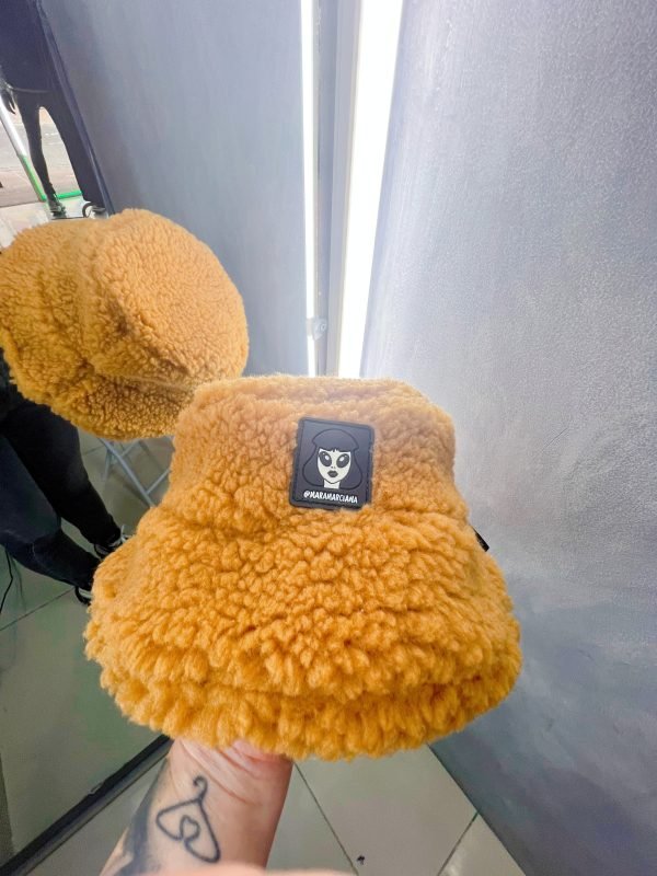 Bucket hat furry caramelo 🧸 - Imagen 2
