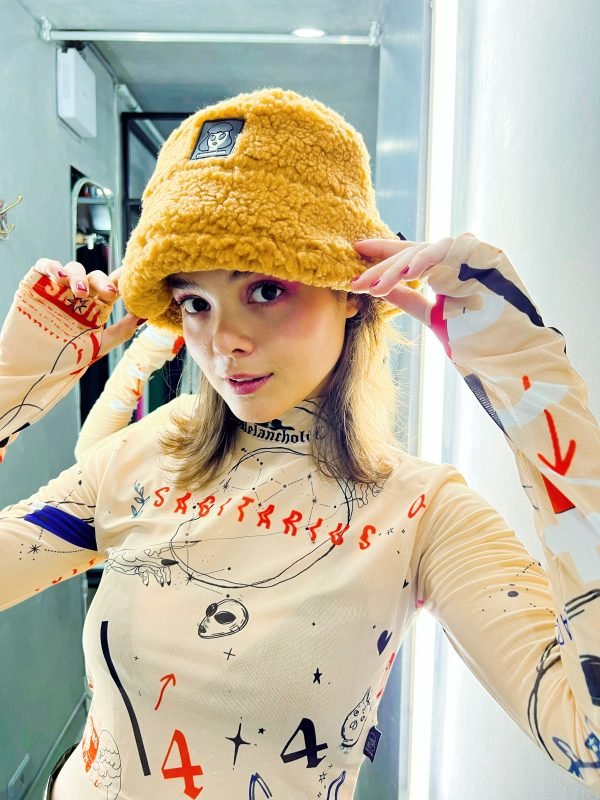 Bucket hat furry caramelo 🧸 - Imagen 5
